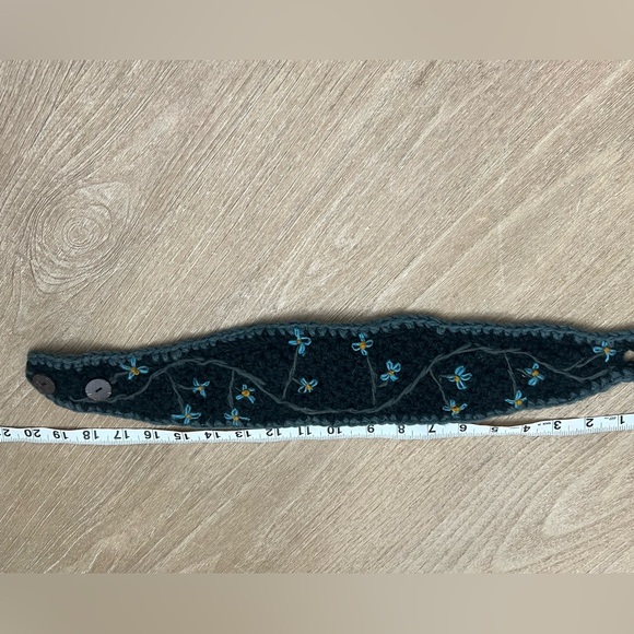 Rising tide gray floral crochet headband - Picture 6 of 6